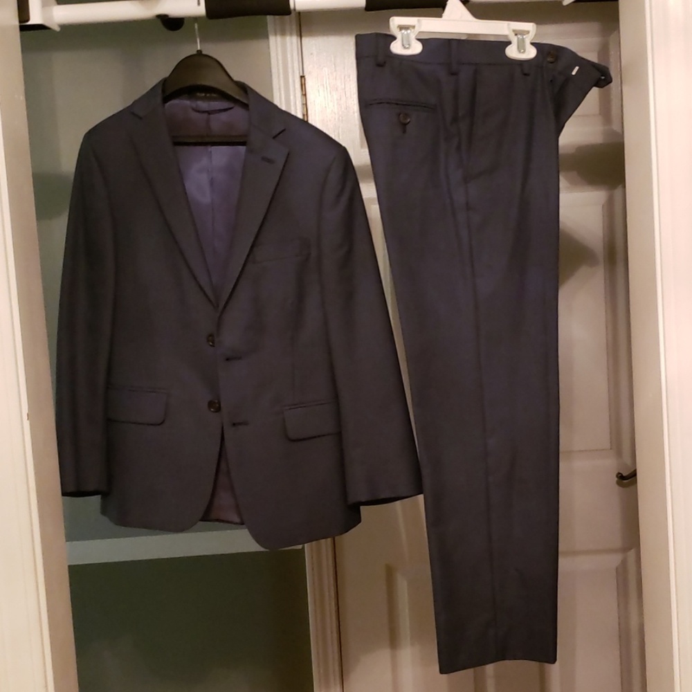 Suit - Picture 2 of 3